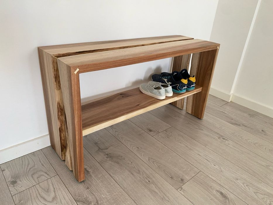 Sapateira em madeira maciça – feita à medida
