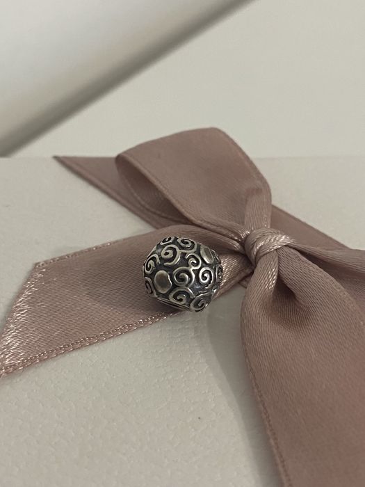 Kulkowy charms marki Pandora