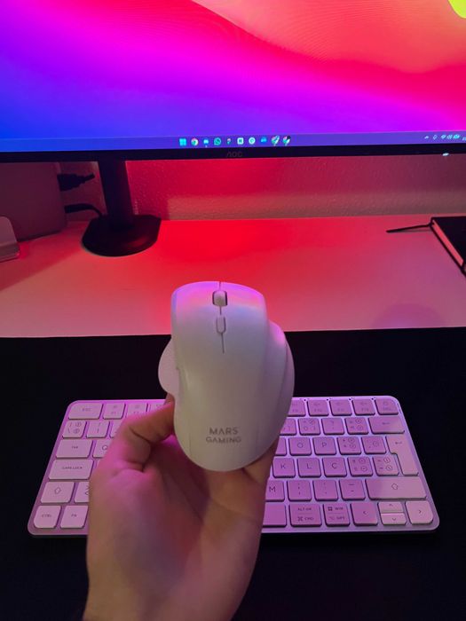 Conjunto rato, teclado e tapete estilo apple - Como novo