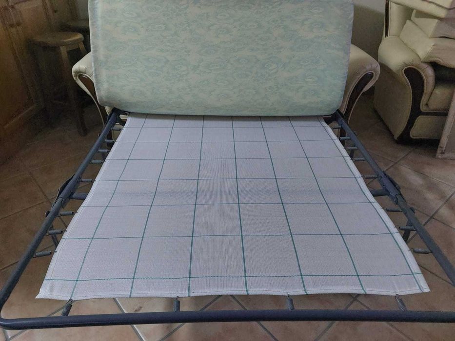 Sofá três lugares/cama
