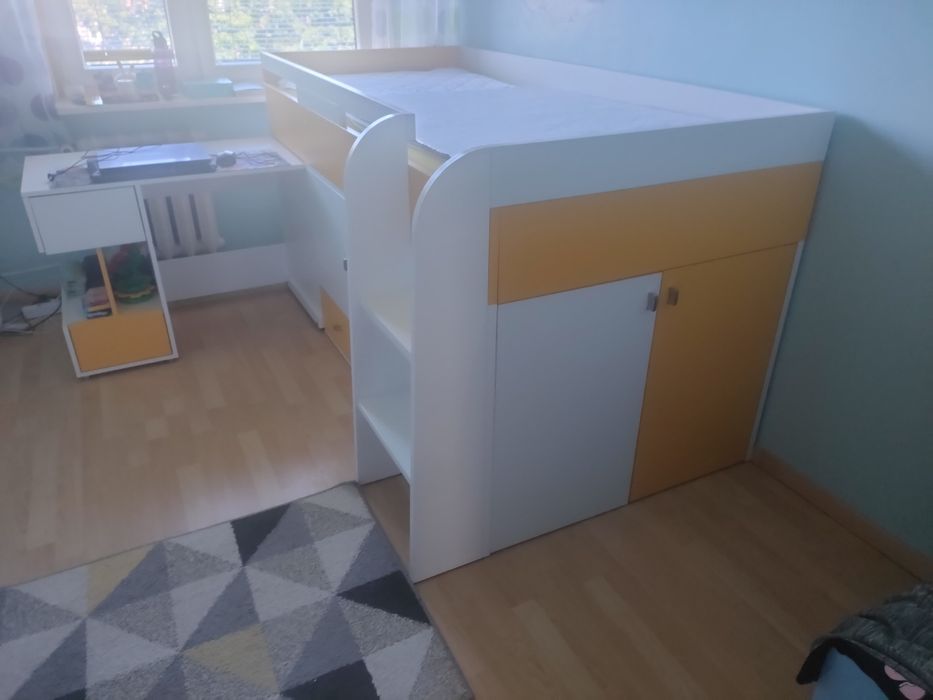 Łóżko dziecięce z szafkami i biurkiem jak nowe!!!