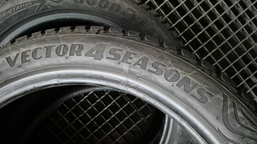 GOODYEAR VECTOR 4 SEASON Gen-2  215/45R17  7,5mm.