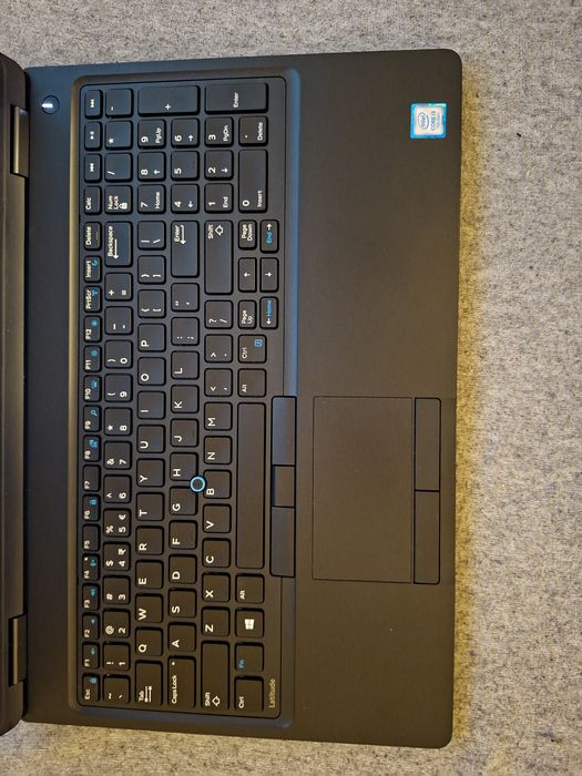 Laptop dell e5580 i3-7100U 8gb dysk 128ssd