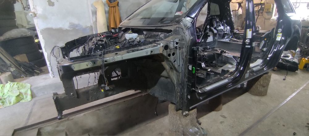 Четверть кузов поріг ланжерон пятка ауді ку7 кю7 4м Audi q7 4m