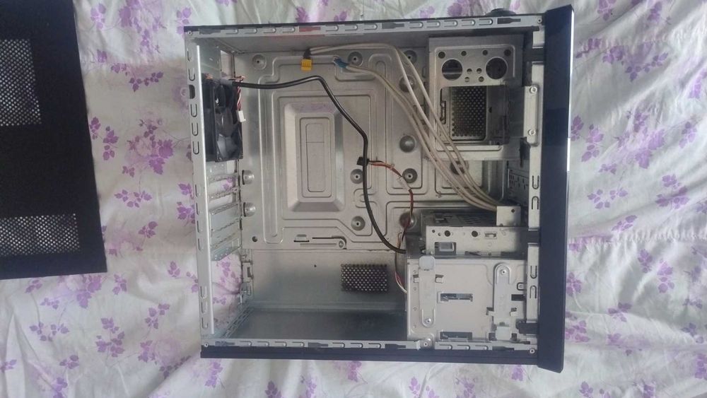 сучасний комп'ютерний корпус HP pro