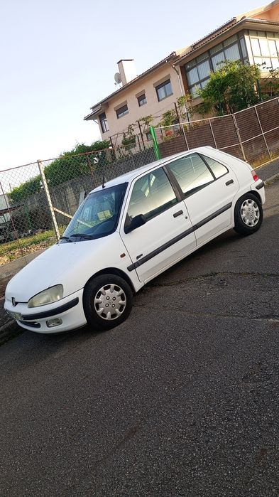 Vendo carro 1000 nada a fazer só andar 98 gasolina