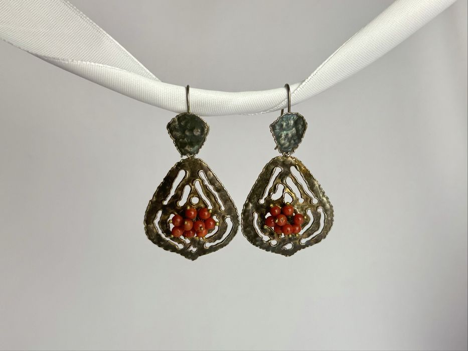 Срібні сережки 925-ї проби з натуральним червоним коралом