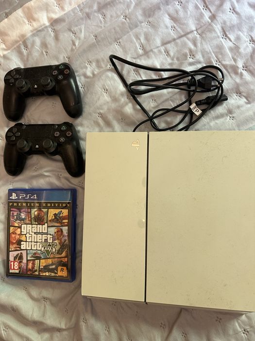 Playstation 4 com dois comandos + GTA 5