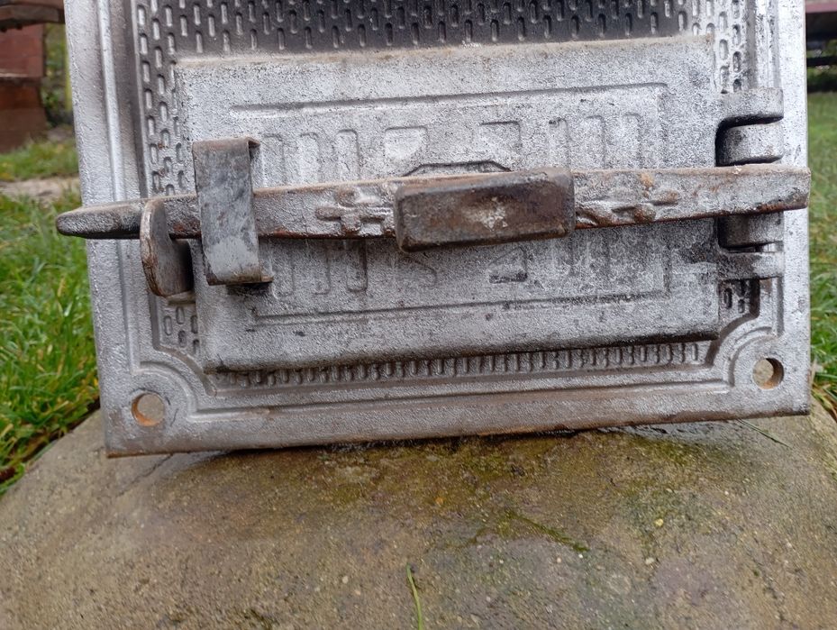 Drzwiczki żeliwne do pieca kaflowego