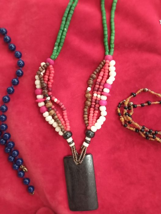 Біжутерія,прикраси бусини