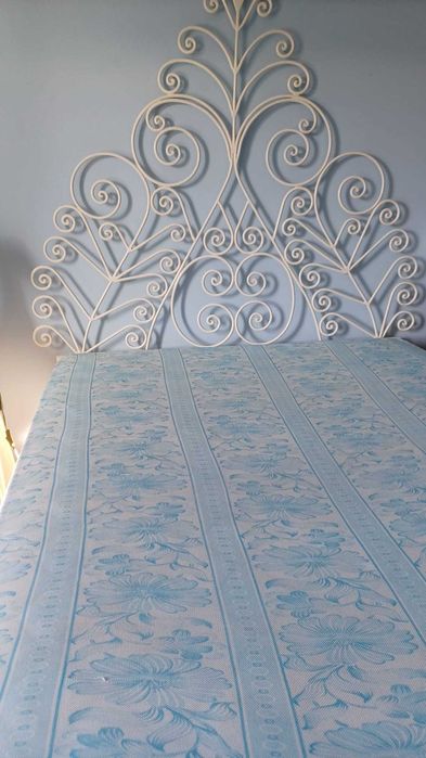 Cama em Ferro -  1,80 x 1,30 - com estrado + colchão ortopédico