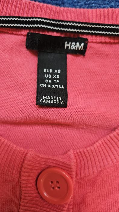 Koralowy sweterek 36 guziki H&M