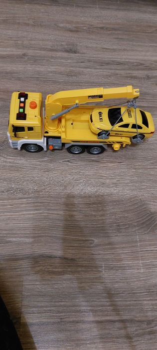 Евакуатор з таксі іграшковий