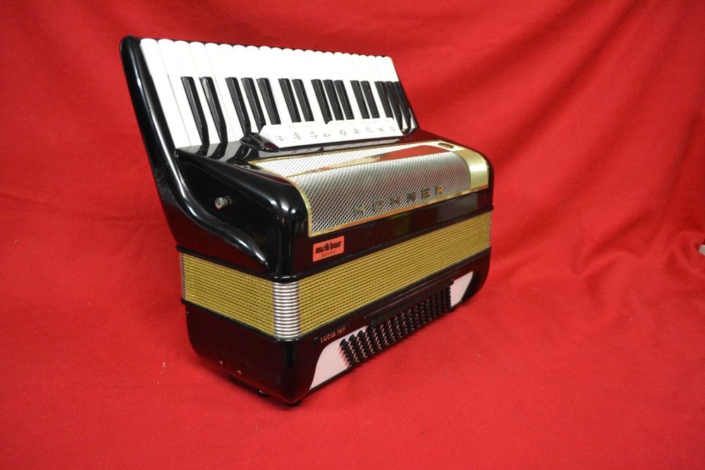 Acordeao Hohner Lucia IV P 4 Voz 96 Baixos, N. 112