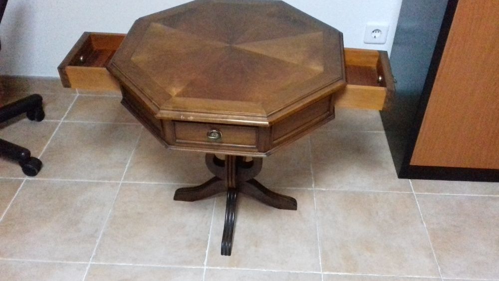 Mesa de apoio em nogueira