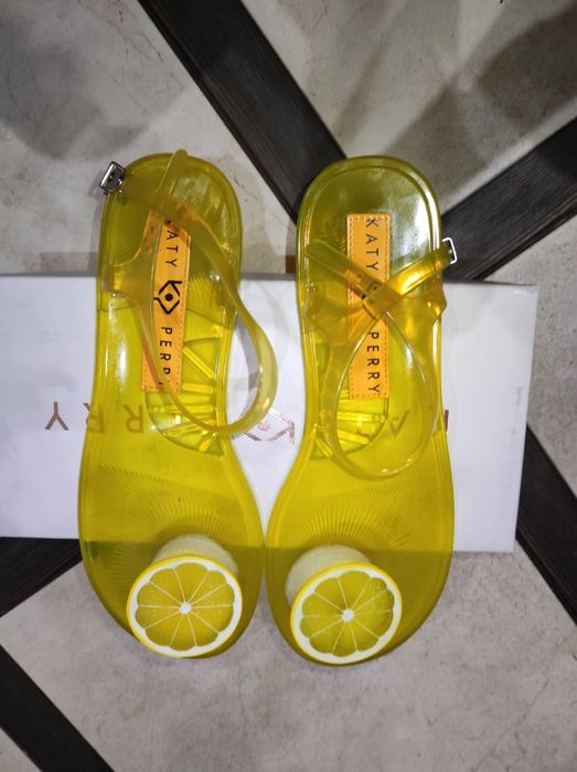 Босоніжки Katy Perry з Лимоном