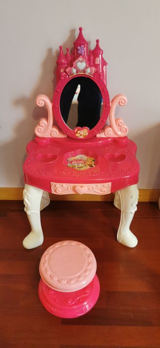 Toucador com espelho, luz e banco