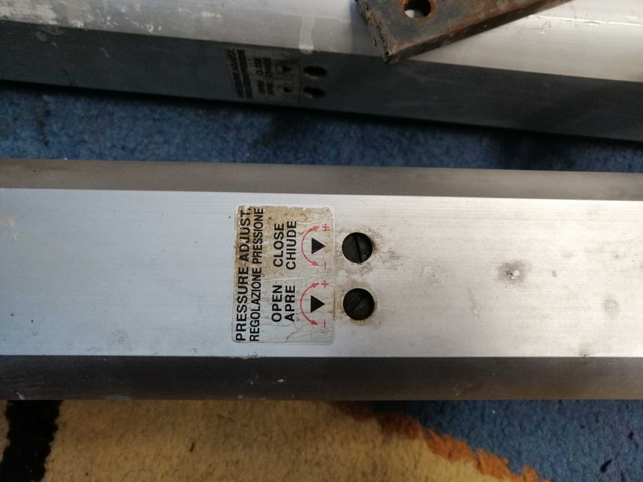 2 Braços de motor com caixa de comandos