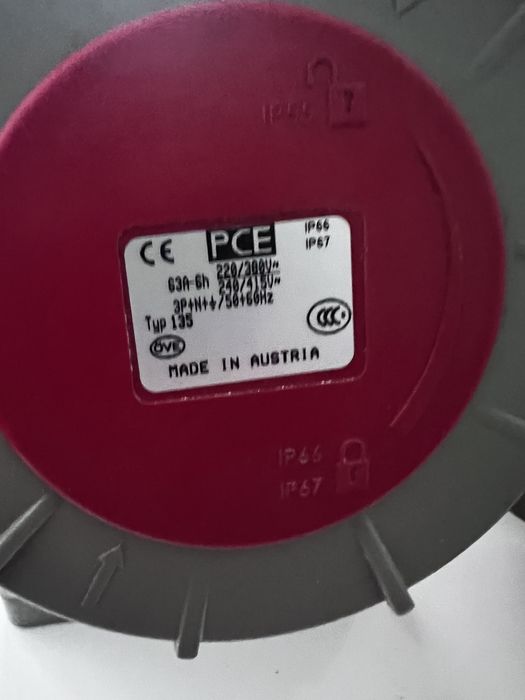 Gniazdo naścienne + wtyczka   63A 3P+N+E 400V