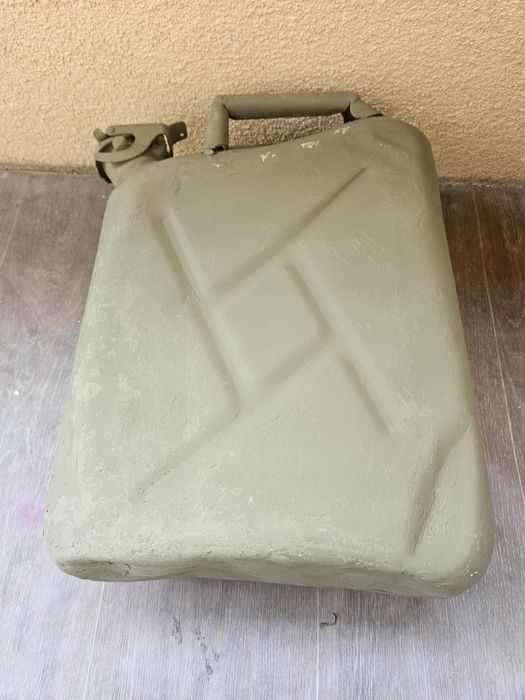 Канистра об'ємом 20 л