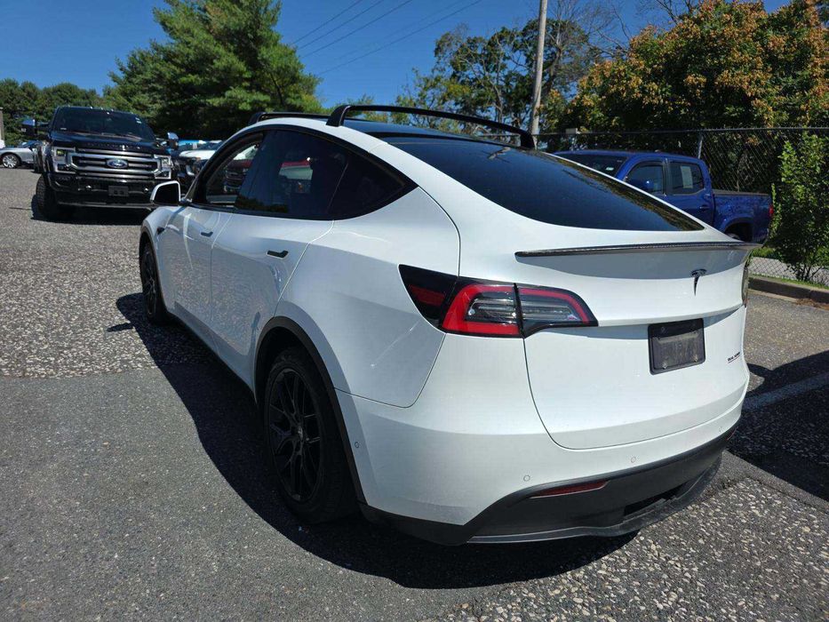 Tesla Model Y  Performance (2021 рік).