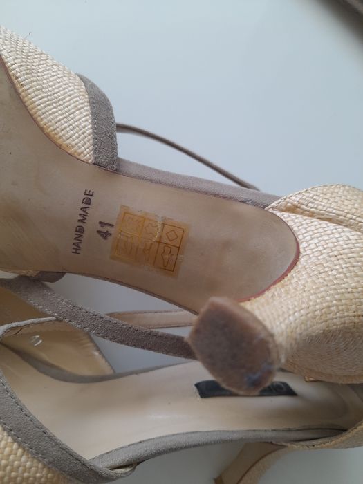 Комплект-туфли,клатч с ремешком. Почти нові, надавались 2 раза.