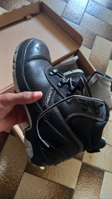 Vendo  2 Bota biqueira de aço tamanho 40