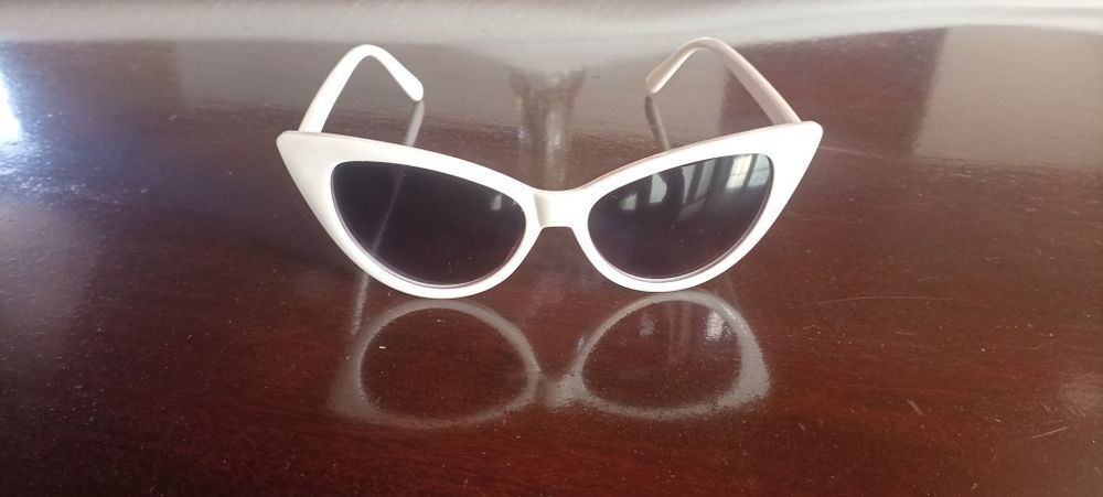 Óculos de sol olho de gato brancos