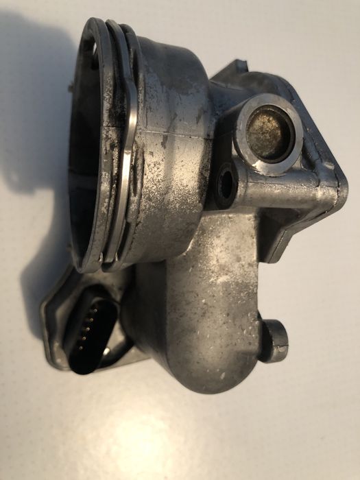 Дросельна заслонка Pierburg 038128063B  Passat B6 В7 2.0TDI