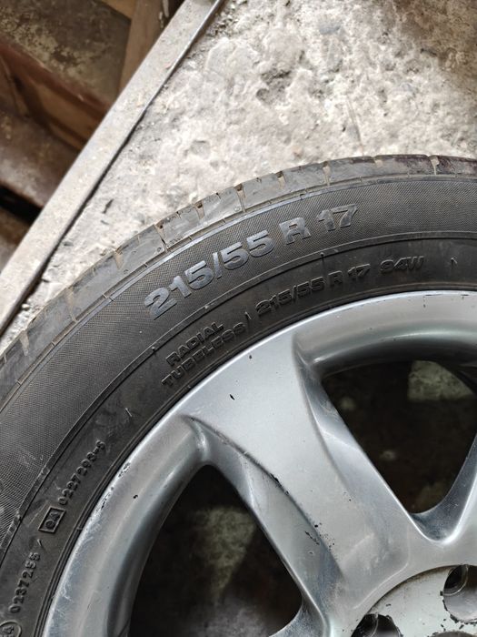 Диск Nissan 17" з резиною 215/55R17.