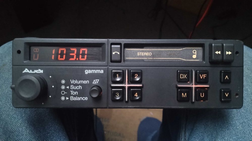 Vários auto rádios antigos para grandes marcas