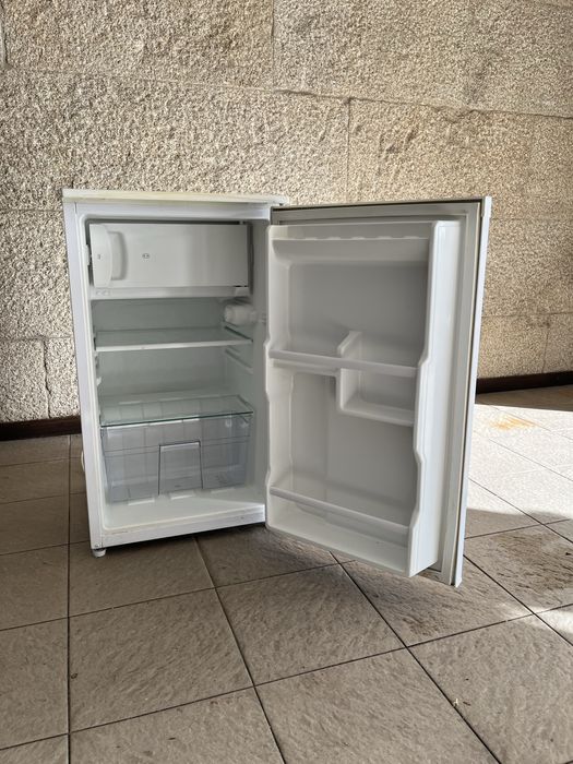 Frigorifico para encastrar no balcao ou escritirio