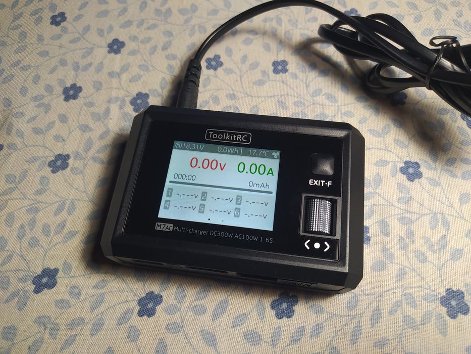 Зарядний пристрій, зарядное устройство ToolkitRC M7AC 300W/15A