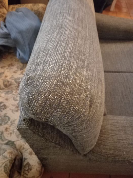 Sofa de dois lugares cinza