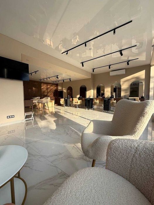 Готовий beauty-бізнес 206 м² з окупністю 12 на Русанівській набережній