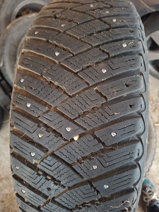 Opony z kolcami Good Year 205/60 R16