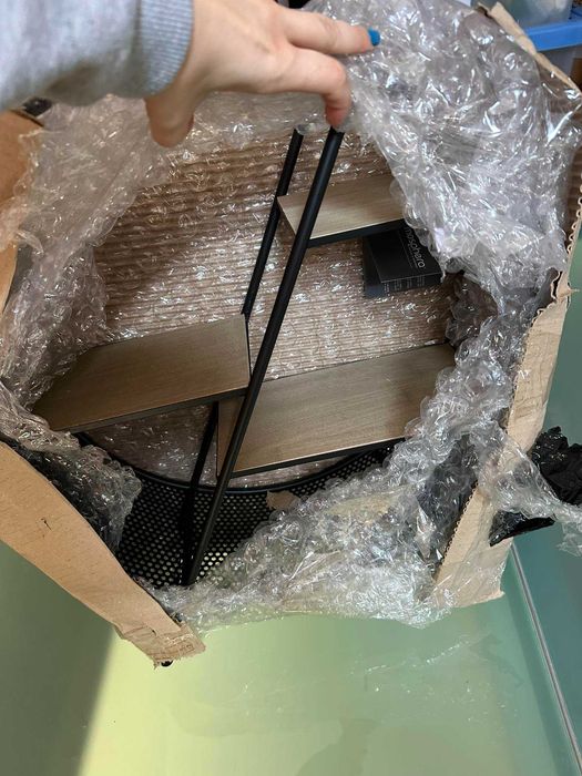 estante nova com 3 prateleiras