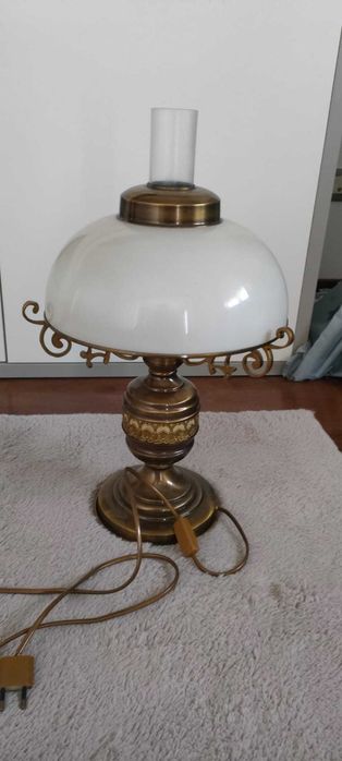 Conjunto de 2 candeeiros de quarto com base em cobre e abajour em vidro branco fosco