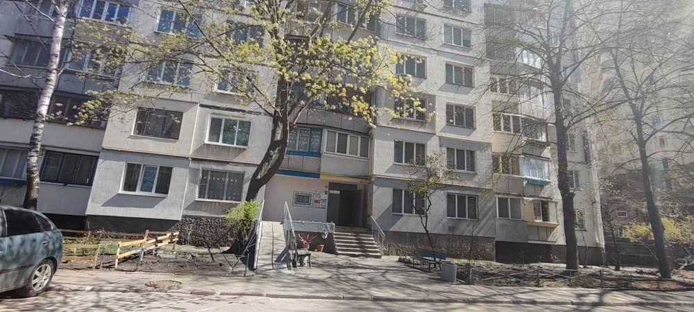 Світла Двох кімната квартира метро Шулявка.