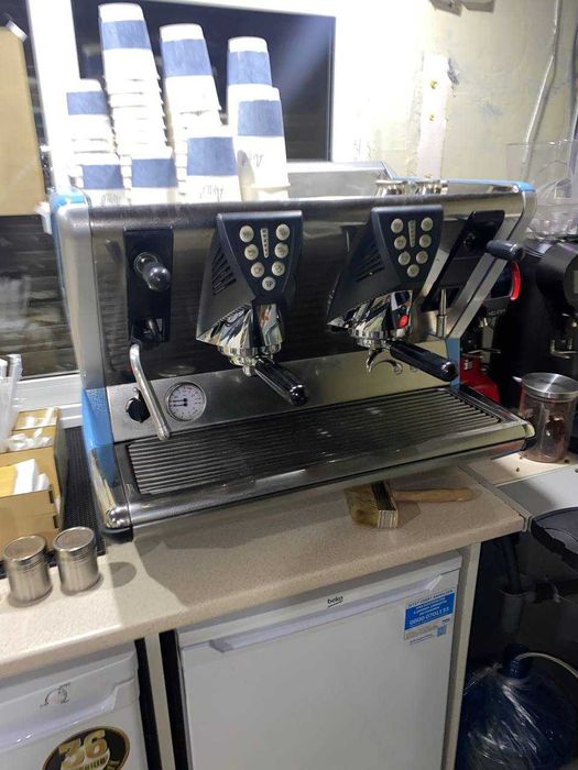 Продам профессиональную кофемашину SanMarco 100E Sprint