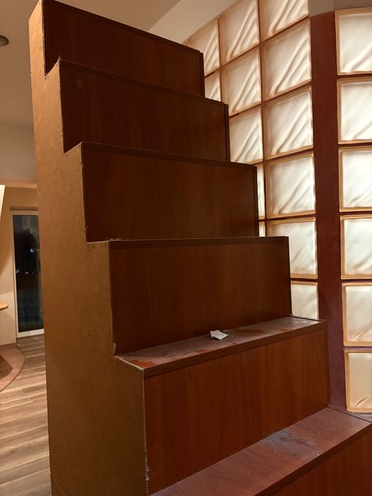 Oddam szafkę do przedpokoju – na wymiar, pod schody