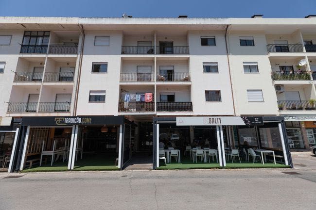 Apartamento T3 com varanda e vista desafogada (Lousã)