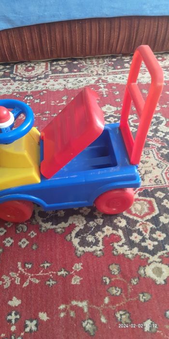 Продам детскую машинку