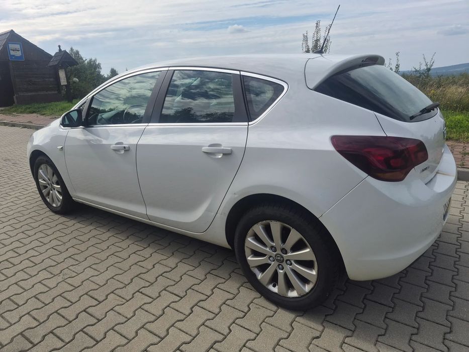 Opel Astra Auto z polskiego salonu,druga właścicelka,nowe opony letnie i zimowe