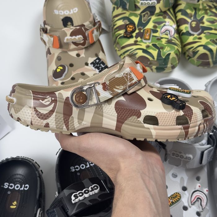 Тапки Crocs bape 36-45 крокс бейп тапочки джибітси в подарунок кроксы