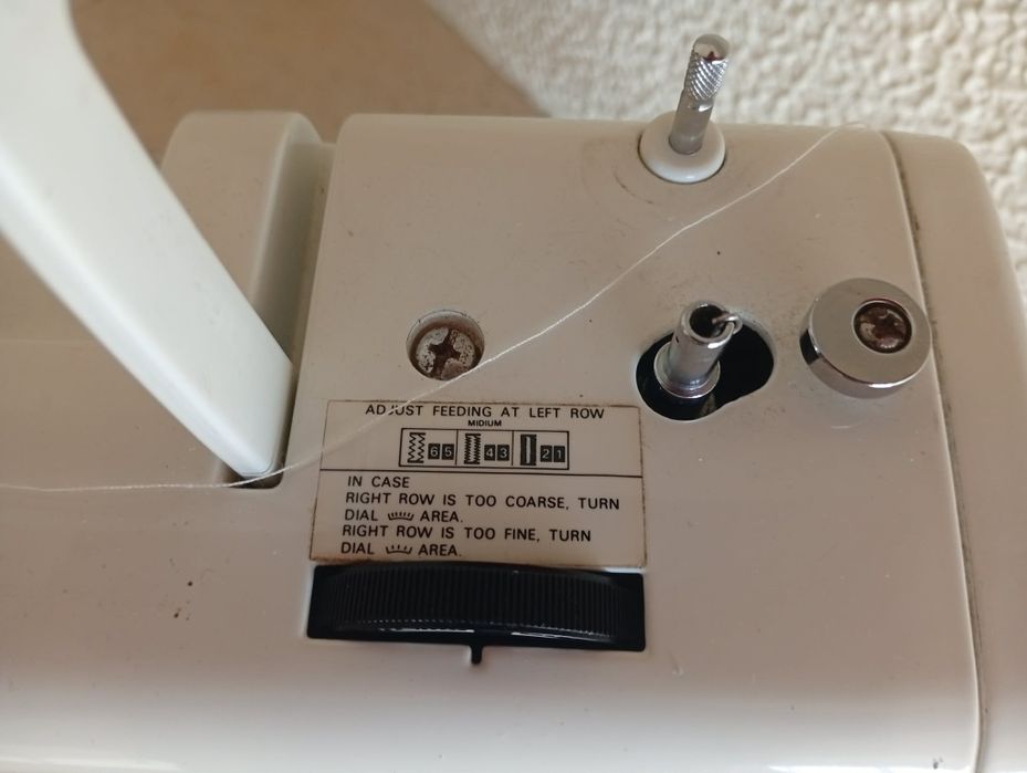 Máquina de costura elétrica