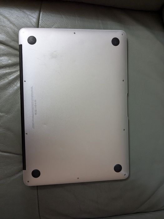 MacBook air 11 2013 ( маленький )
Процесор: двоядерний Intel Core i7,