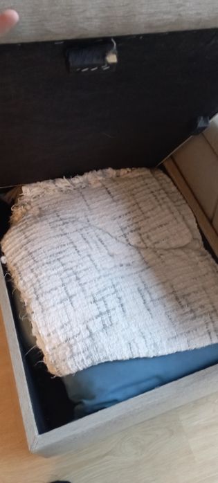 Sofá bege com chaise long