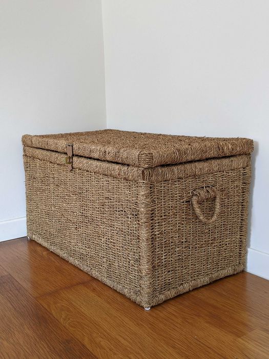 Baú de rattan entrançado