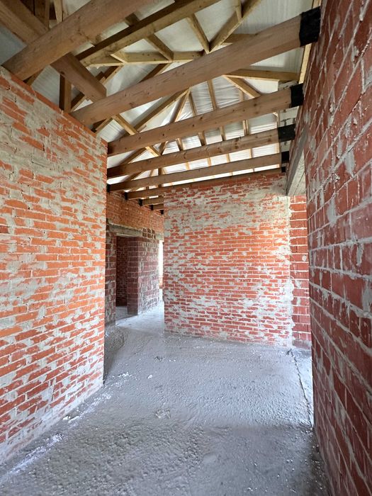 Сучасний будинок 150м² у Драгомирчанах простора ділянка, гараж, тераса